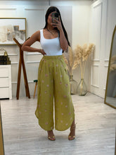 Cargar imagen en el visor de la galería, EVETTE - Pantalon verde estampado