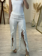 Cargar imagen en el visor de la galería, FABRIZIA - Pantalon blanco con olanes