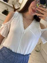 Cargar imagen en el visor de la galería, FLORA - Blusa blanca