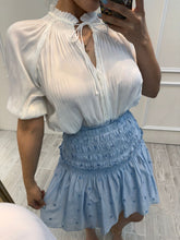 Cargar imagen en el visor de la galería, CARMINA - Falda azul cielo