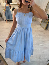 Cargar imagen en el visor de la galería, FENNA - Maxi vestido azul rayas