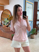 Cargar imagen en el visor de la galería, URSULA - Blusa rosa
