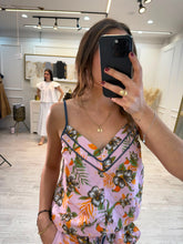 Cargar imagen en el visor de la galería, LORELEI - Set blusa y pantalón rosa estampado tropical