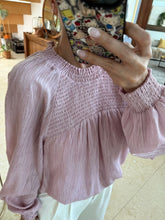 Cargar imagen en el visor de la galería, CARMELA - Blusa rosa manga larga