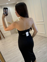 Cargar imagen en el visor de la galería, NORBERTA - Vestido midi strapple negro moños