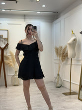 Cargar imagen en el visor de la galería, CLARABELLA - Vestido corto negro tirantes