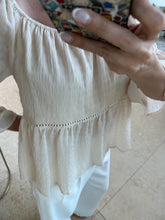 Cargar imagen en el visor de la galería, CARIDAD - Blusa avena