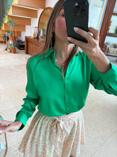 Cargar imagen en el visor de la galería, JULIA - Blusa verde manga larga