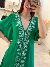 Cargar imagen en el visor de la galería, ETHEL - Maxi vestido verde detalles bordados