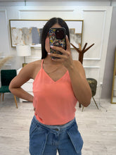 Cargar imagen en el visor de la galería, CAYETANA - Blusa salmón