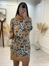 Cargar imagen en el visor de la galería, LEIA - Vestido café animal print
