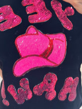 Cargar imagen en el visor de la galería, CARLOTINE - Playera negra estampado vaquero