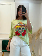 Cargar imagen en el visor de la galería, GRETEL - Playera verde calavera