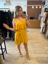 Cargar imagen en el visor de la galería, MARTHA - Vestido corto amarillo