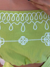 Cargar imagen en el visor de la galería, JODIE - Set blusa y short verde