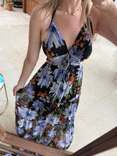 Cargar imagen en el visor de la galería, PAIGE - Vestido negro estampado floral