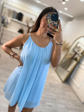 Cargar imagen en el visor de la galería, CELENO – Vestido corto azul cielo de tirantes