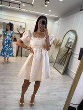 Cargar imagen en el visor de la galería, ROMA – Vestido corto rosa pastel en jacquard