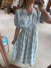 Cargar imagen en el visor de la galería, REIKO - Vestido midi estampado