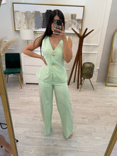 Cargar imagen en el visor de la galería, SHELLEY - Set pantalón y blusa verde