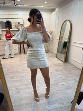 Cargar imagen en el visor de la galería, BIANCA - Vestido corto arena tirantes