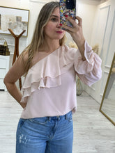 Cargar imagen en el visor de la galería, LEGACY - Blusa nude asimetrica