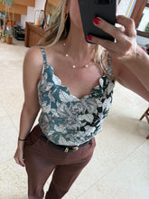 Cargar imagen en el visor de la galería, GWYN - Blusa estampada tirantes