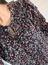 Cargar imagen en el visor de la galería, ROCIO - Blusa estamapada manga larga