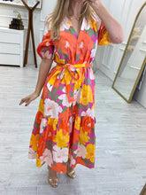 Cargar imagen en el visor de la galería, JOCELYN - Maxi vestido naranja estampado floral