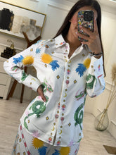 Cargar imagen en el visor de la galería, FLORIA - Set pantalon y blusa crema estampado