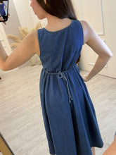 Cargar imagen en el visor de la galería, TOMOYO - Vestido midi azul sin mangas