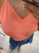 Cargar imagen en el visor de la galería, CAYETANA - Blusa salmón