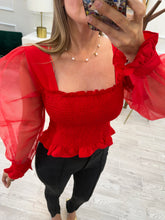 Cargar imagen en el visor de la galería, MARITZA - Blusa roja mangas transparencia