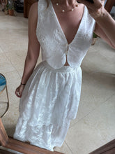 Cargar imagen en el visor de la galería, BIRDIE - Set blusa y falda blanca
