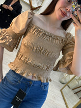 Cargar imagen en el visor de la galería, MANUELA - Blusa cafe