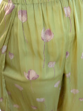 Cargar imagen en el visor de la galería, EVETTE - Pantalon verde estampado