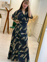 Cargar imagen en el visor de la galería, HALLIE - Maxi vestido azul marino estampado
