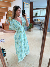 Cargar imagen en el visor de la galería, BERNARDINA - Maxi vestido verde menta estampado