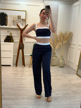 Cargar imagen en el visor de la galería, PASCUALA - Set blusa y pantalón azul marino con blanco