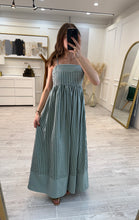 Cargar imagen en el visor de la galería, FREESIA - Maxi vestido menta rayas