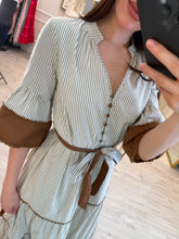 Cargar imagen en el visor de la galería, BEXLEY - Vestido midi khaki rayas