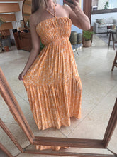 Cargar imagen en el visor de la galería, BEATRIZ - Maxi Vestido "Orange Blossom" con Escote Halter