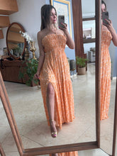 Cargar imagen en el visor de la galería, BEATRIZ - Maxi Vestido "Orange Blossom" con Escote Halter