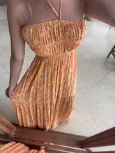 Cargar imagen en el visor de la galería, BEATRIZ - Maxi Vestido "Orange Blossom" con Escote Halter