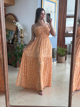 Cargar imagen en el visor de la galería, BEATRIZ - Maxi Vestido "Orange Blossom" con Escote Halter