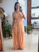 Cargar imagen en el visor de la galería, BEATRIZ - Maxi Vestido "Orange Blossom" con Escote Halter