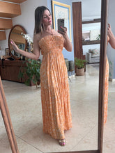 Cargar imagen en el visor de la galería, BEATRIZ - Maxi Vestido "Orange Blossom" con Escote Halter