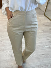 Cargar imagen en el visor de la galería, SILVIA - Pantalon beige.