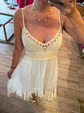 Cargar imagen en el visor de la galería, ANDIE - Vestido midi blanco con beige tirantes