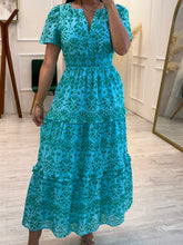 Cargar imagen en el visor de la galería, DEIDRE - Maxi vestido azul estampado